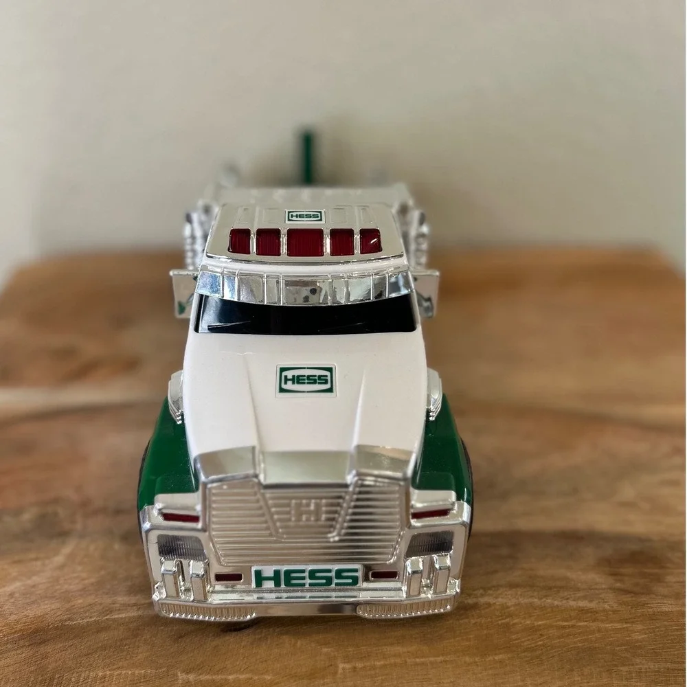 Hess Toy Truck Flatbed with‎ Ramp Green White Chrome Collectible Vehicle